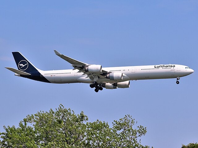 Lufthansa Airbus A340-642 approaching JFK Airport